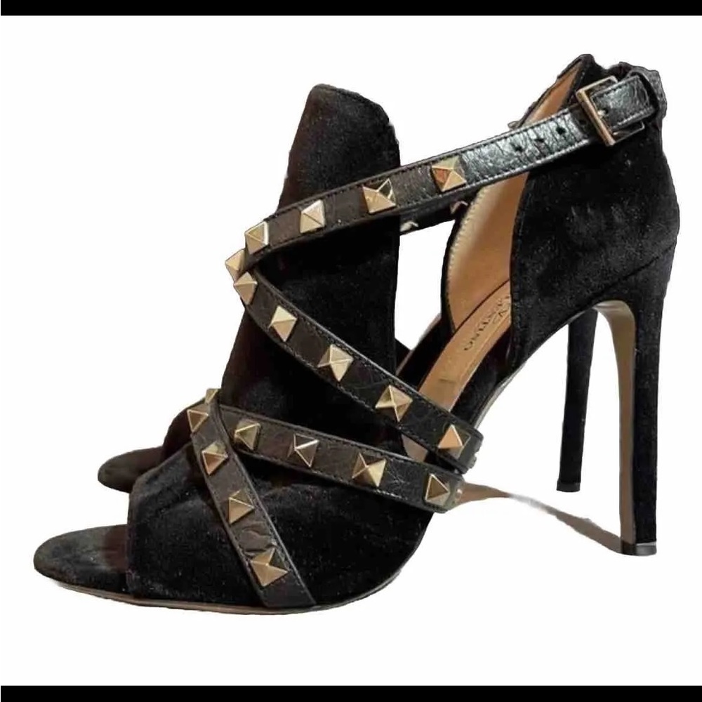 SOLD 8/3/24 VALENTINO GARAVANI Rockstud Suede ankle bootie  Black Size 9.5M…